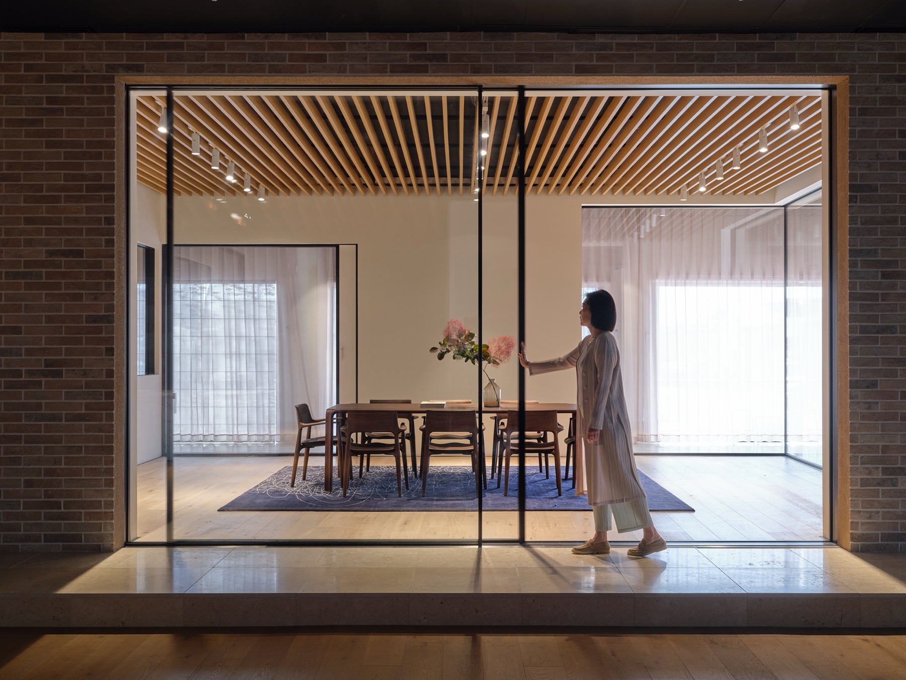 Pixel International sliding door lifestyle